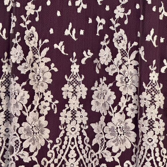 Vintage 90s Purple Stretch Mini Dress with Cream Lace Overlay – Made in France - Picture 4 of 5